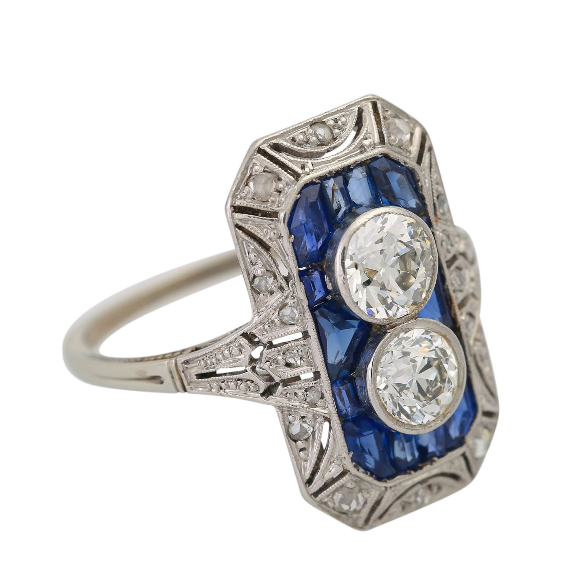 Ring mit Saphiren und Diamantendavon 2 Altschliffdiam. zus. ca. 1 ct WEIß - LGW (H-I) / SI1-2 - Bild 2 aus 4