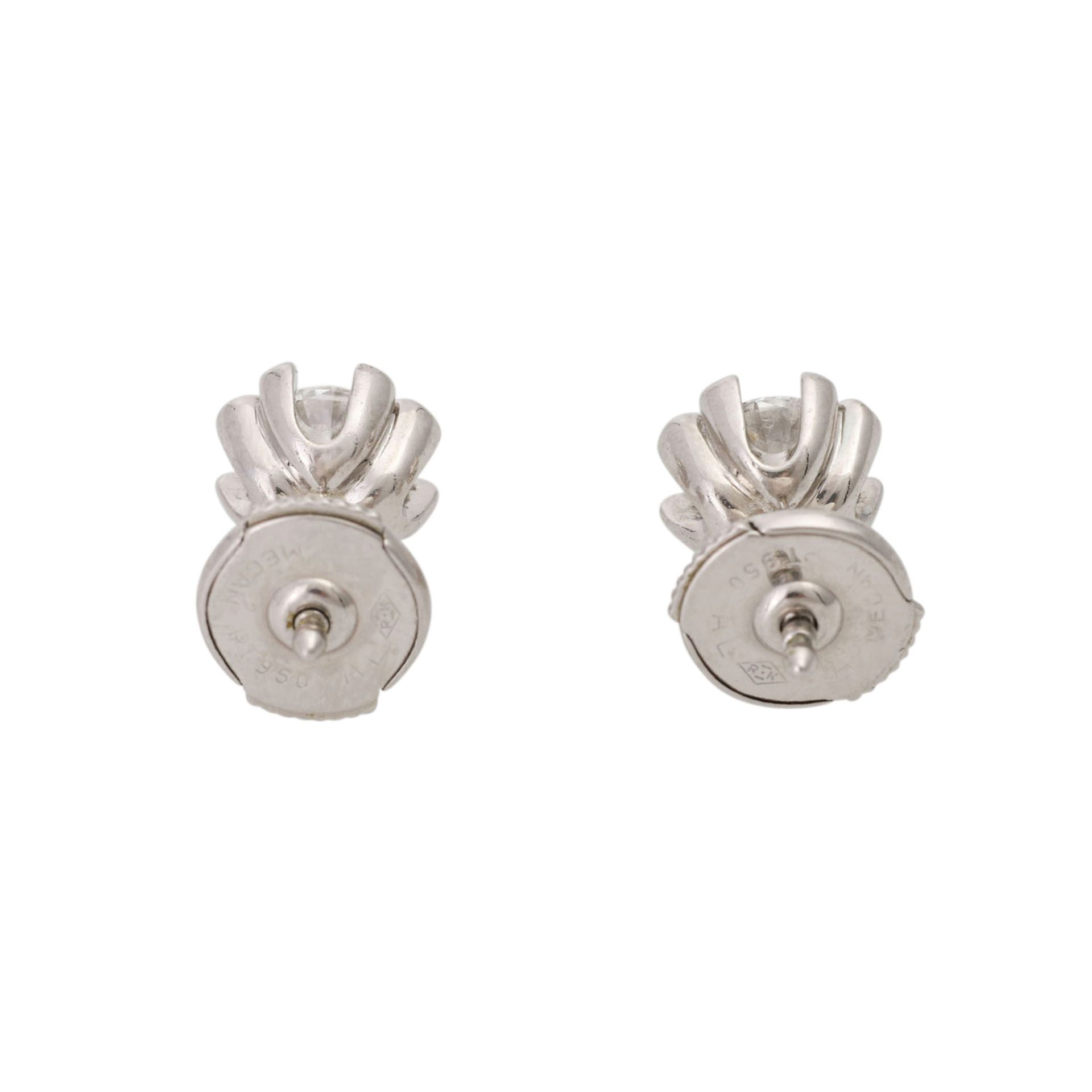 Brillantohrsteckerzus. ca. 0,9 ct LGW (I-J) / VVS in Platin. Leichte Tragespuren.Diamond earrings - Bild 4 aus 5