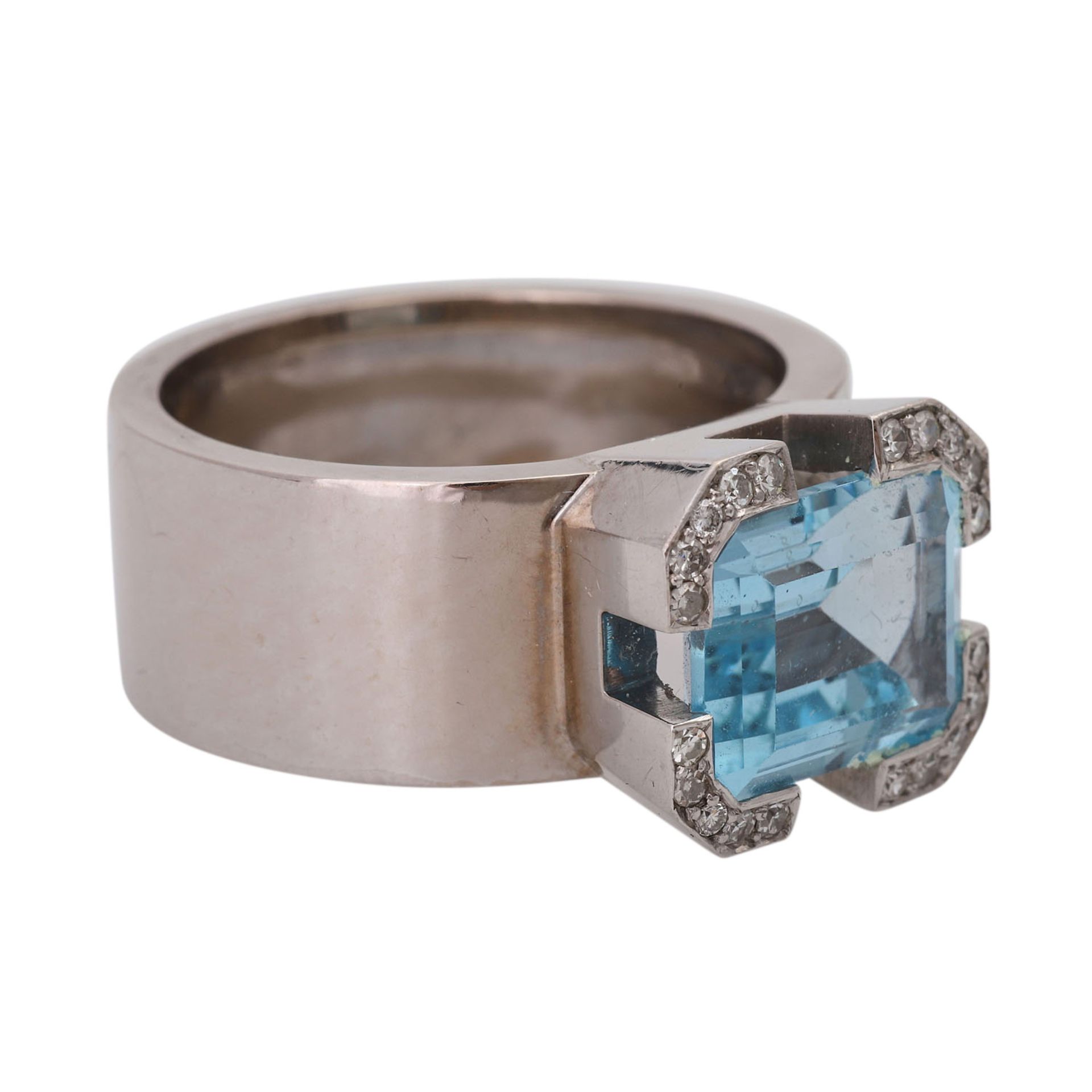 Ring mit 1 blauen Topas im Smaragdschliff, 11,5x9,5 mmund 20 Achtkantdiam.zus. ca. 0,1 ct, LGW (J) / - Bild 2 aus 4