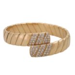 CARTIER flexible Armspange mit Brillantbesatzzus. ca. 3,8 ct FW (F-G) / VS in GG 18K, Innenumfang