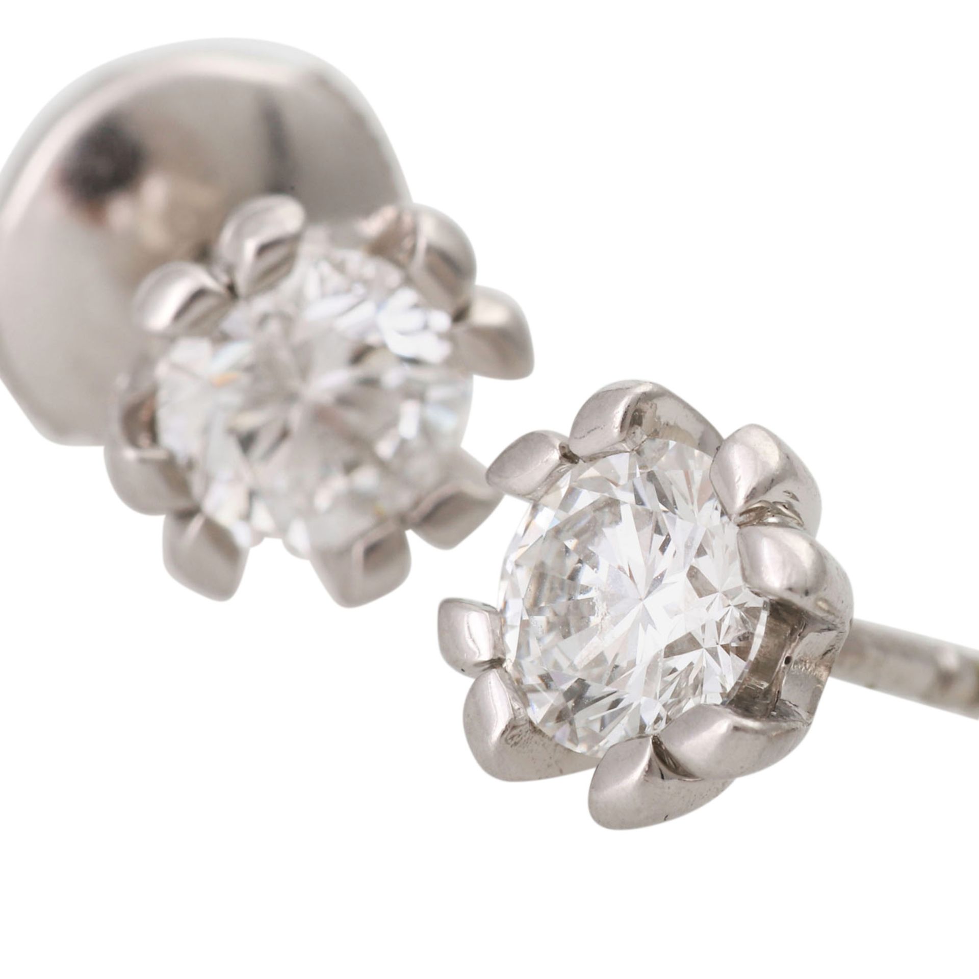 Brillantohrsteckerzus. ca. 0,9 ct LGW (I-J) / VVS in Platin. Leichte Tragespuren.Diamond earrings - Bild 5 aus 5