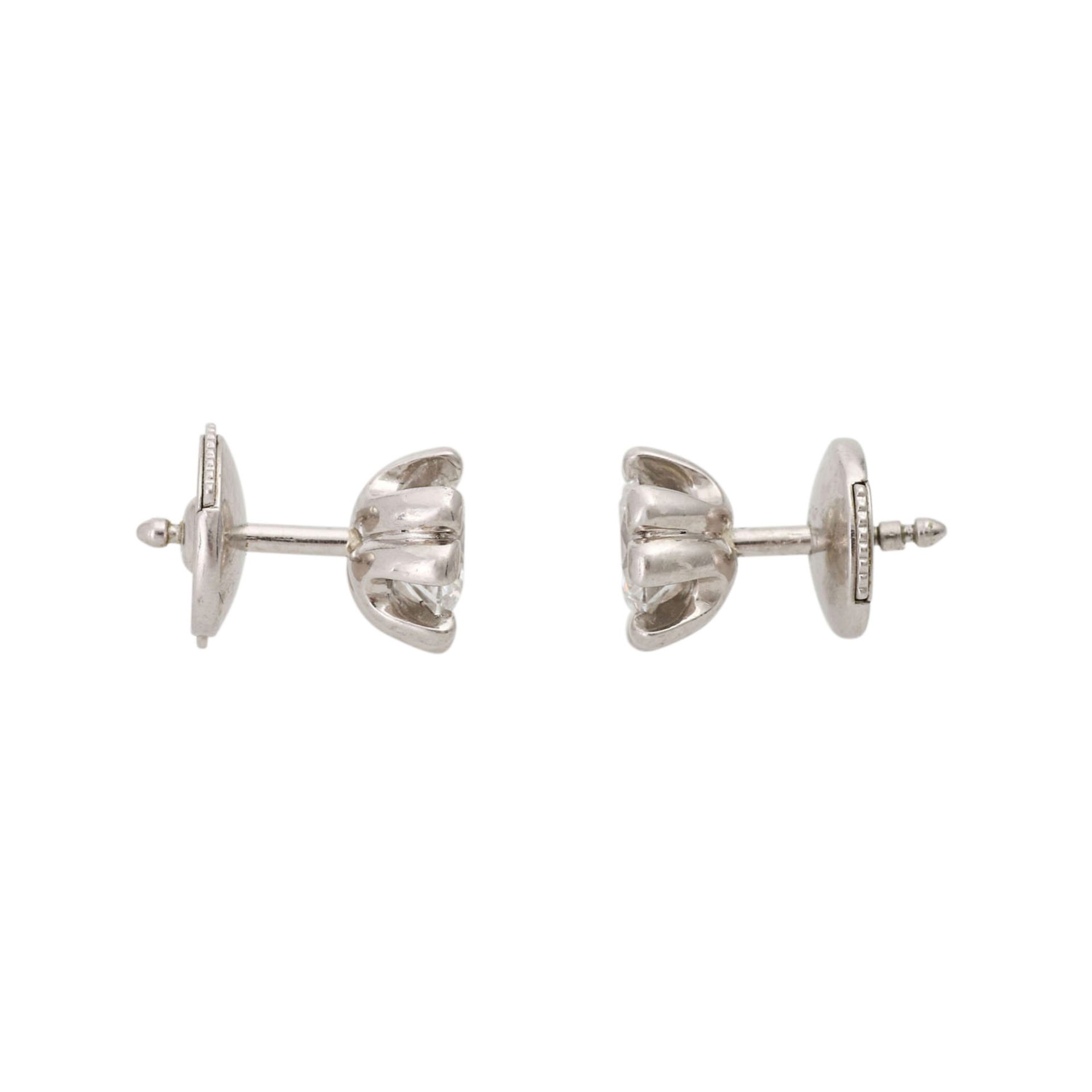 Brillantohrsteckerzus. ca. 0,9 ct LGW (I-J) / VVS in Platin. Leichte Tragespuren.Diamond earrings - Bild 3 aus 5