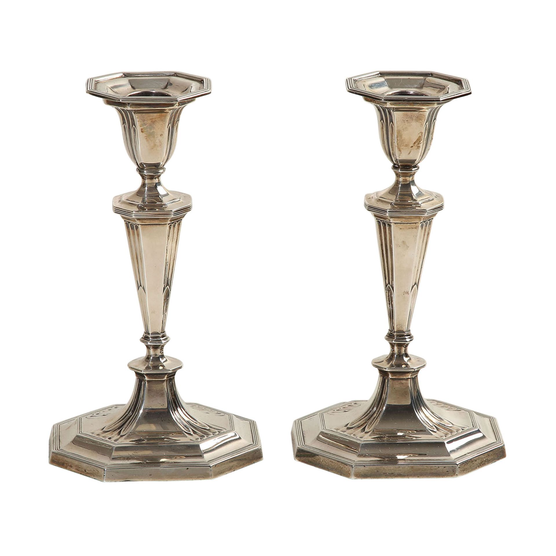 SHEFFIELD Paar 1-flammige Kerzenleuchter, 925 Silber, 1912 und 1916.Wohl GEORGE HAPE, flacher