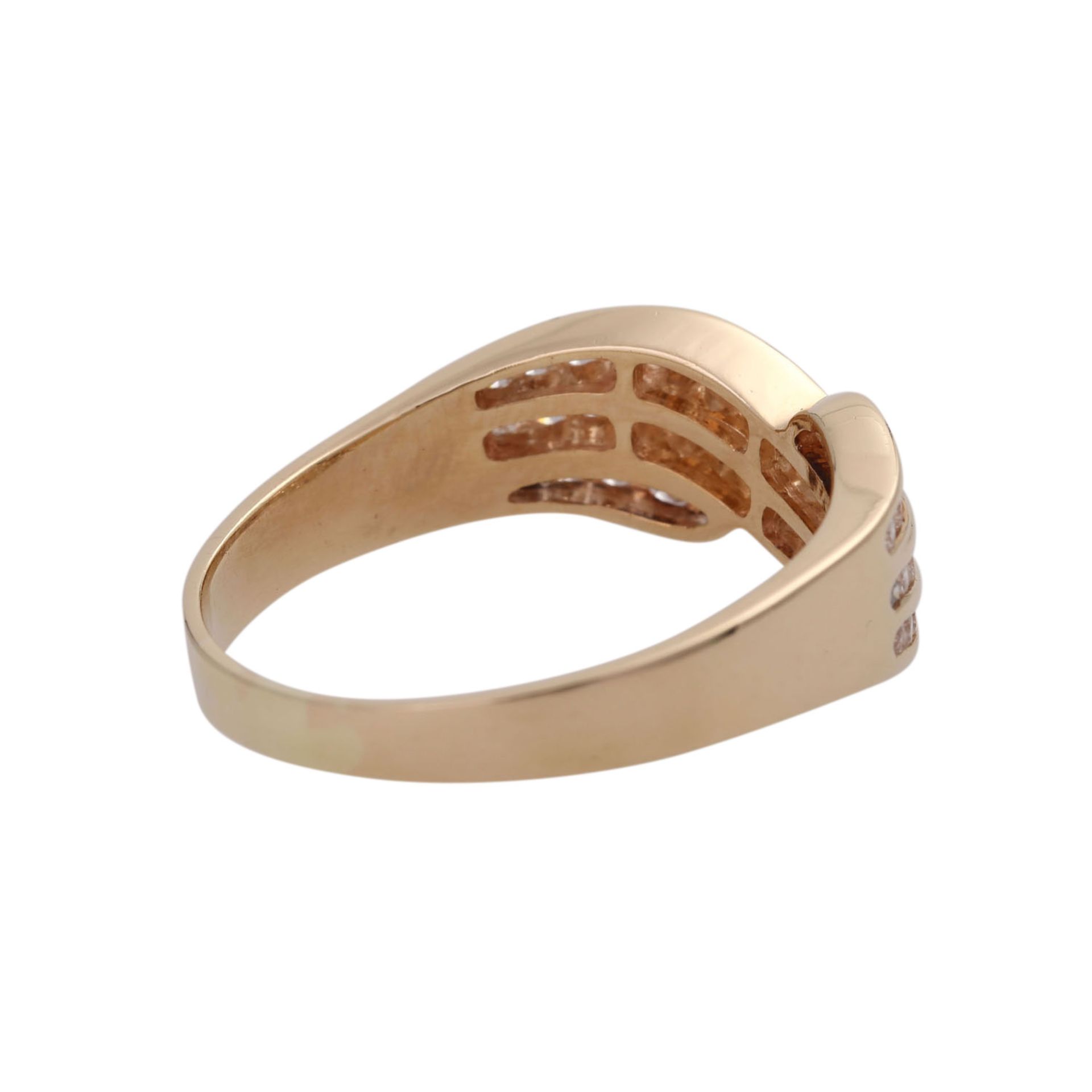 Ring mit Brillanten, zus. ca. 0,8 ct,guter Farb- und Reinheitsgrad, GG 14K, RW 58, Anordnung in 3 - Image 3 of 4