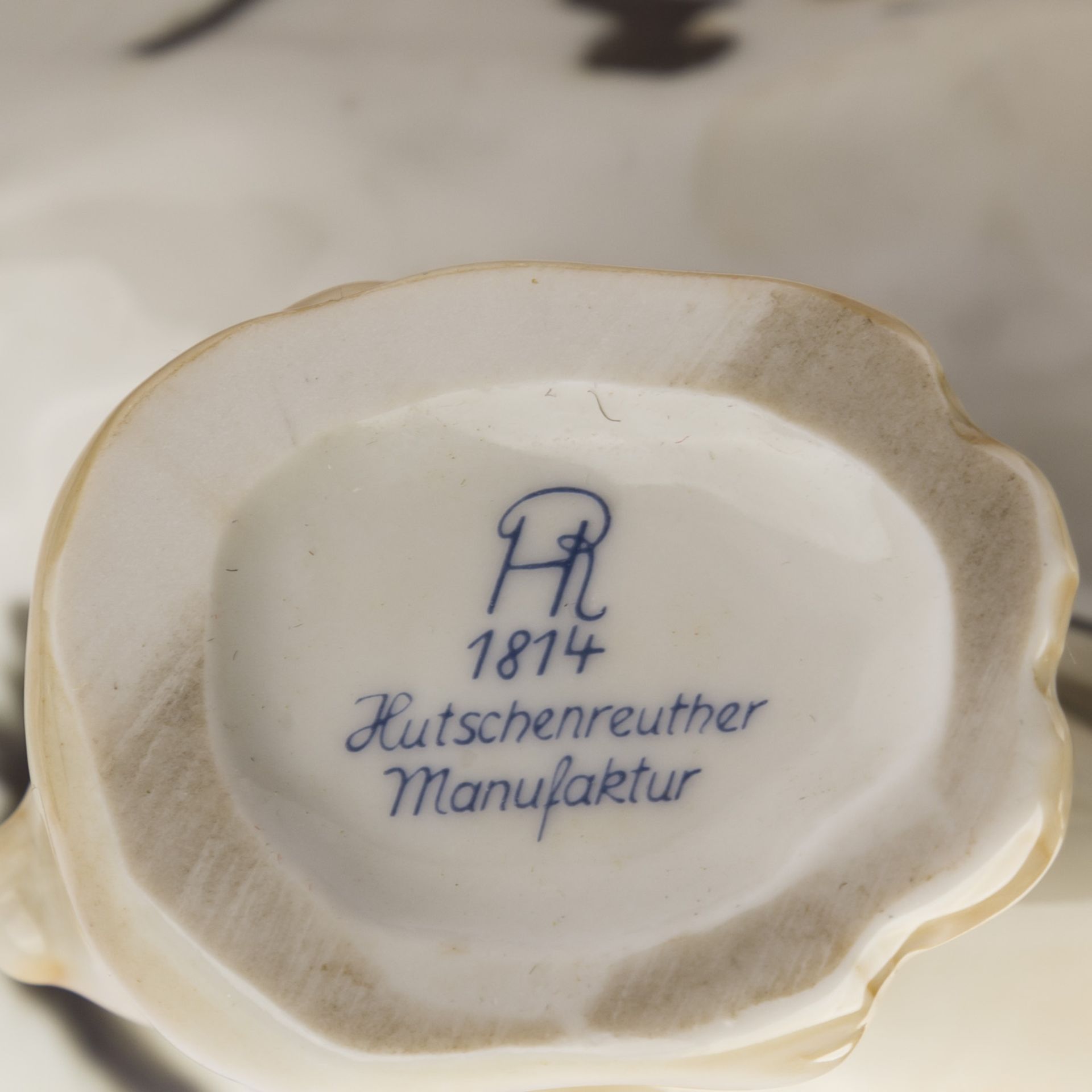 HUTSCHENREUTHER 'Schreitender Tiger', Marke nach 1982.Weißporzellan polychrom gefaßt, L. ca. 57cm. - Bild 5 aus 5