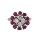 Ring mit Rubinen und Brillantenvon zus. ca. 0,7 ct, LGW-GET (I-M)/SI, Rubine von zus. ca. 1,2 ct, WG