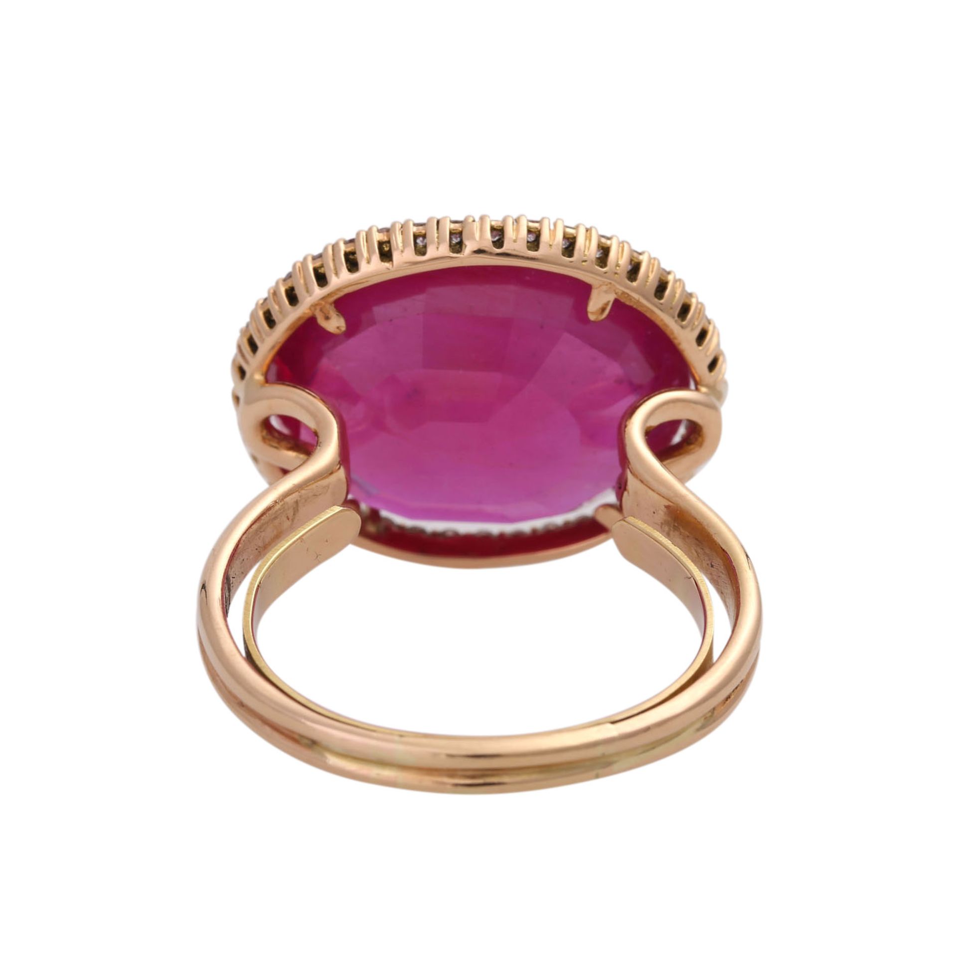 Ring mit Compositrubin in Umrandung aus kl. Diamanten,Roségold 18K, RW ca. 60 (mit - Image 4 of 4