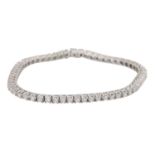 Rivièrearmband mit 58 Brillanten, zus. ca. 2,9 ct,LGW (J)/SI, tlw. mit Naturals, WG 18K, L: ca. 18