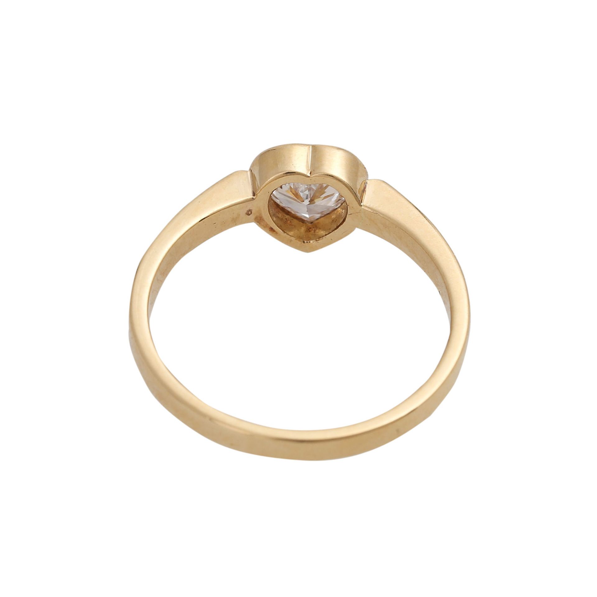 Ring mit Herzdiamant ca. 0,37 ct,GET (M)/VS, GG 18K, RW: 50, Ende 20. Jh., minimale Tragespuren.Ring - Bild 4 aus 4