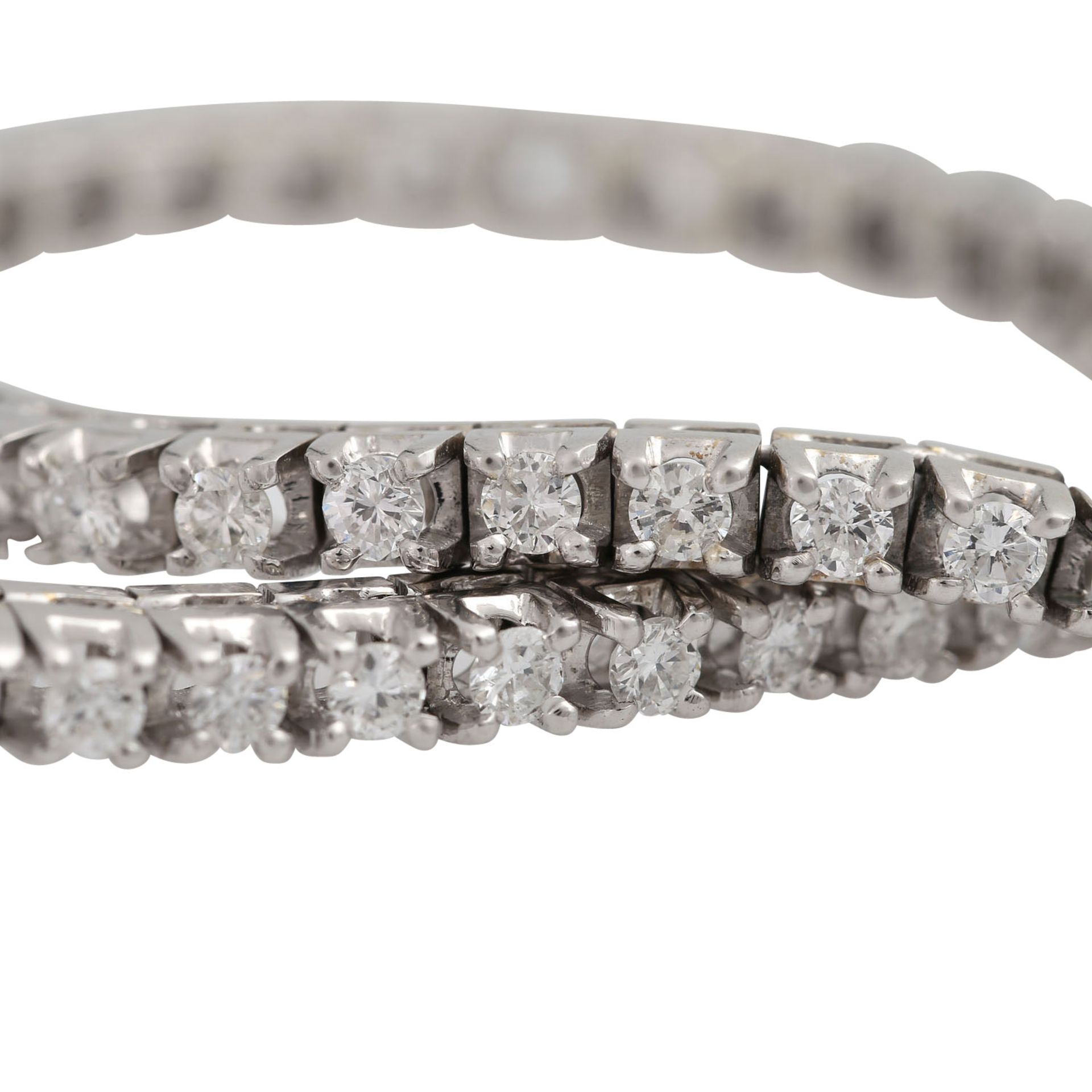 Rivièrearmband mit 58 Brillanten, zus. ca. 2,9 ct,LGW (J)/SI, tlw. mit Naturals, WG 18K, L: ca. 18 - Bild 4 aus 4