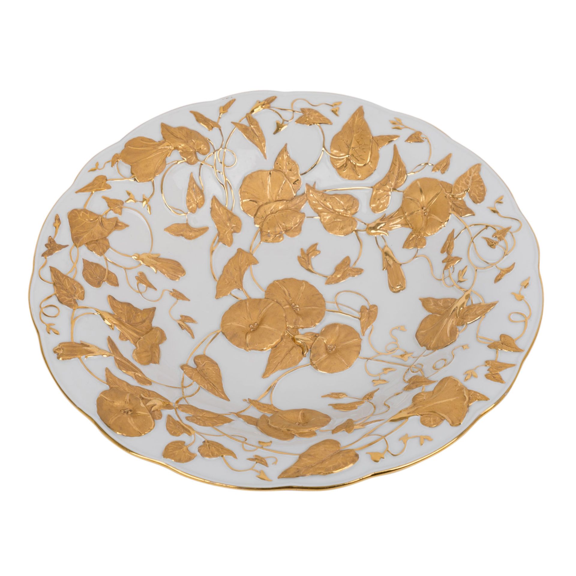 MEISSEN prunkvolle Schale, 20. Jh.Weißporzellan mit vergoldetem Blätter- und Blütenrankenrelief,