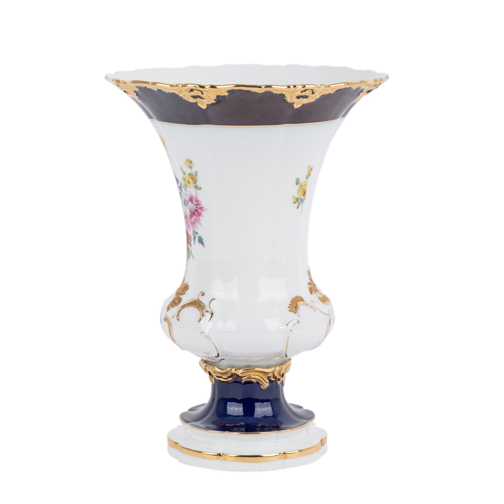 MEISSEN Prunkvase 'B-Form', 20. Jhd..Weißporzellan mit polychromer Blumenmalerei, partiell - Image 2 of 6