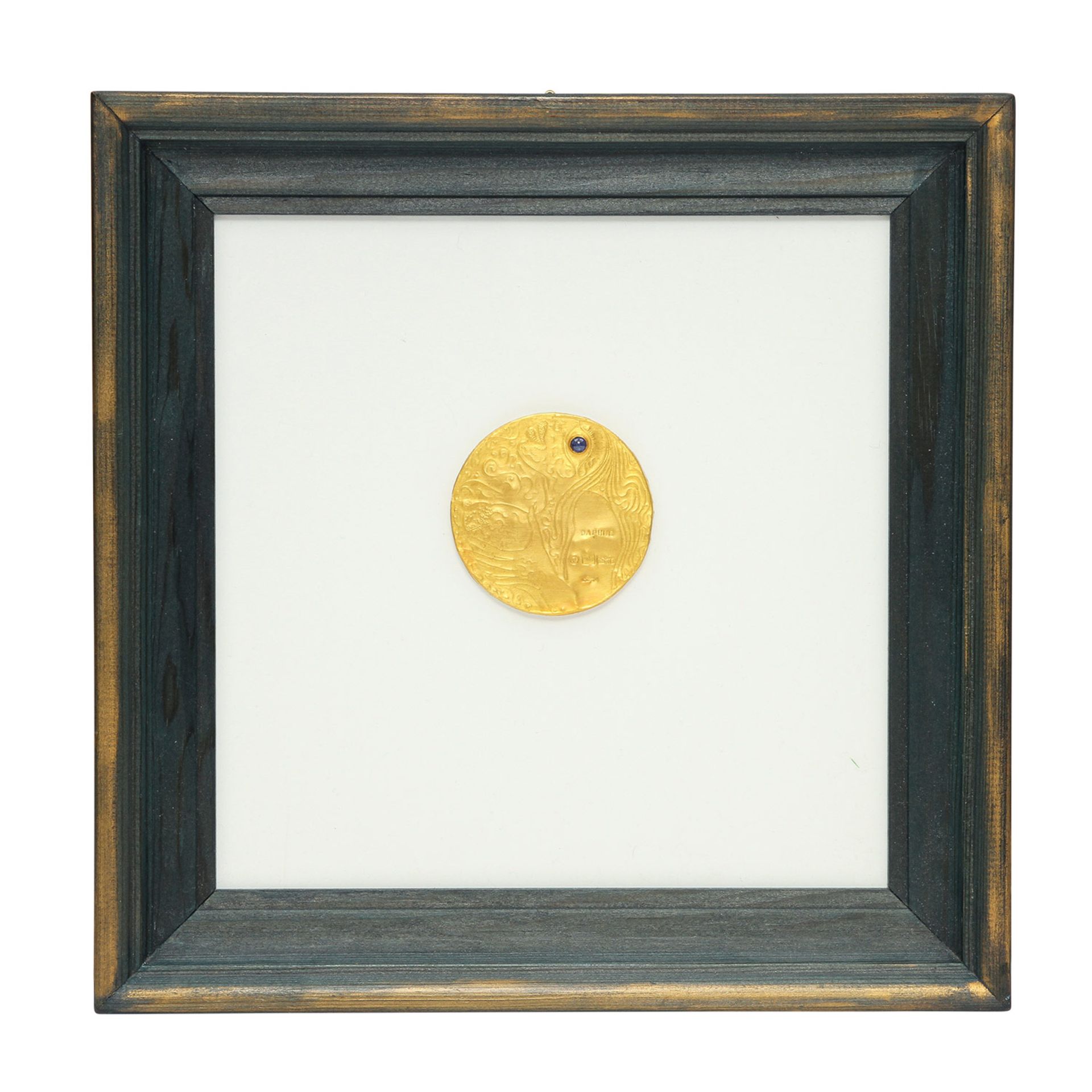 Goldminiatur "Daphne" (1970) von E. BURGEL,Gold 900, 1 Saphir, getrieben + ziseliert, auf Acryl,