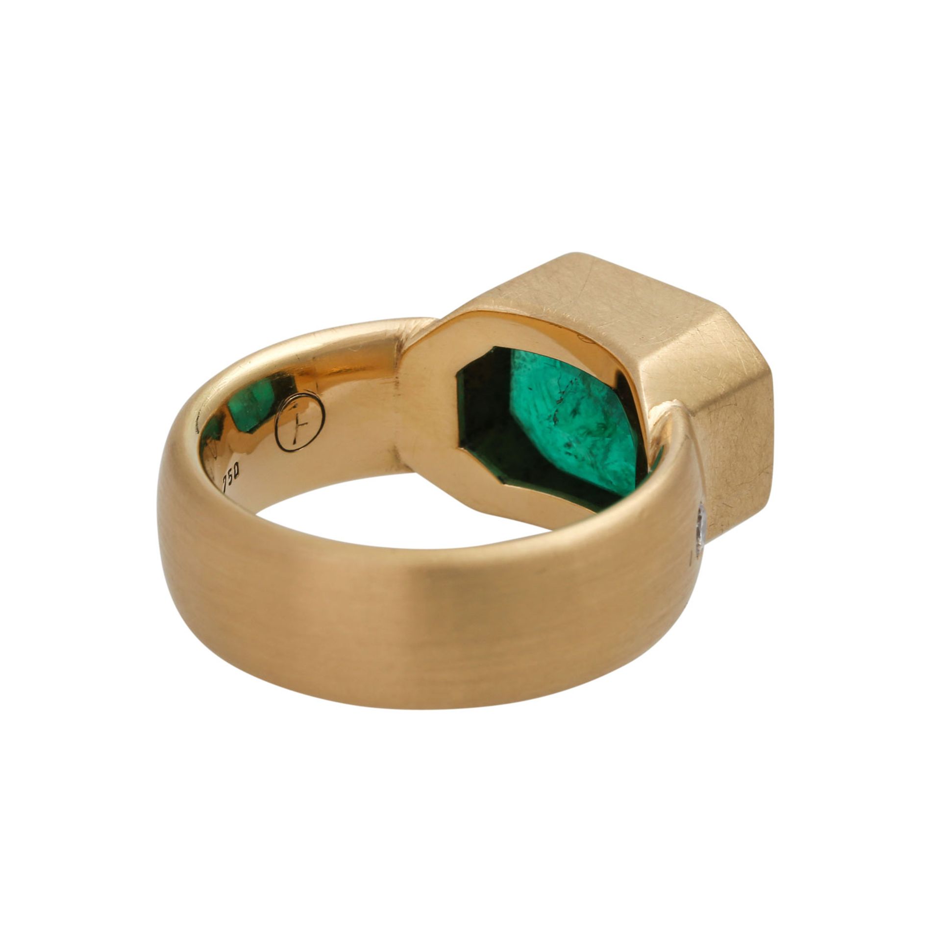 Ring mit Smaragd ca. 4,6 ct,kl. Brillant ca. 0,05 ct von guter bis sehr guter Farbe u. Reinheit. - Bild 3 aus 5