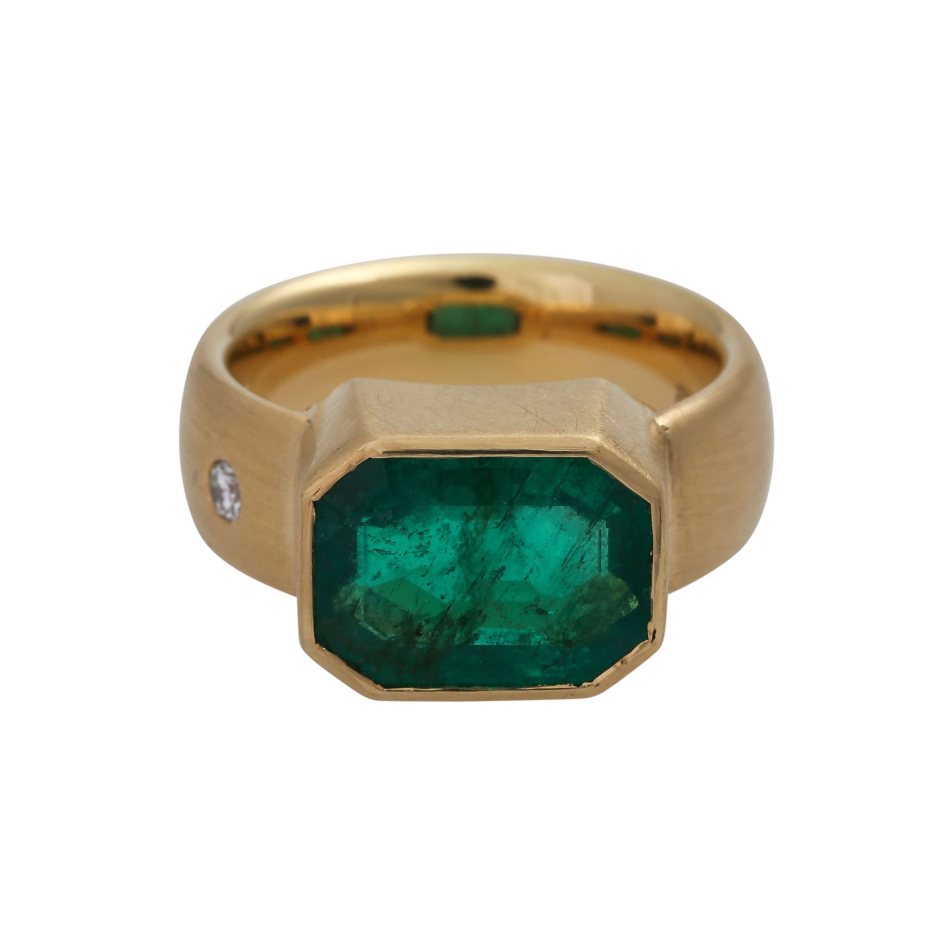 Ring mit Smaragd ca. 4,6 ct,kl. Brillant ca. 0,05 ct von guter bis sehr guter Farbe u. Reinheit.