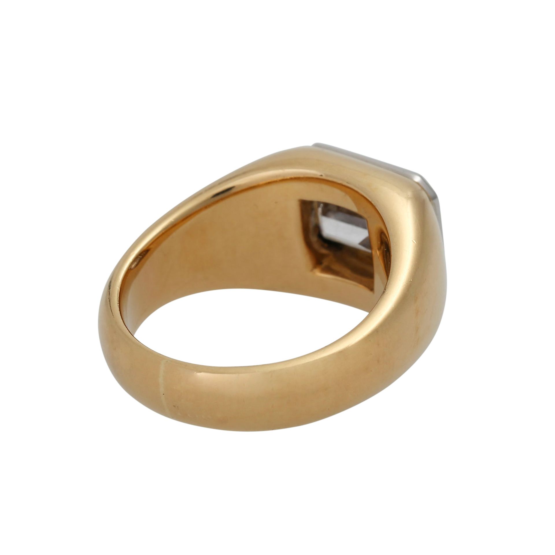 Ring mit Diamant im Smaragdschliff, ca. 2 ct, FW (G)/VVS,GG/WG 18K, RW 51, Ende 20. Jh., min. - Bild 3 aus 5