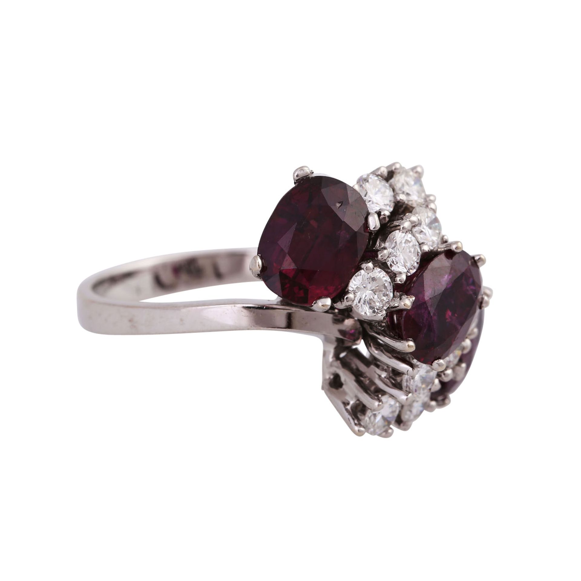 Ring mit 3 Rubinen zus. ca. 5 ct und Brillantenzus. ca. 0,8 ct WEIß (H)/VS, WG 14K. RW: ca. 55. - Bild 2 aus 5