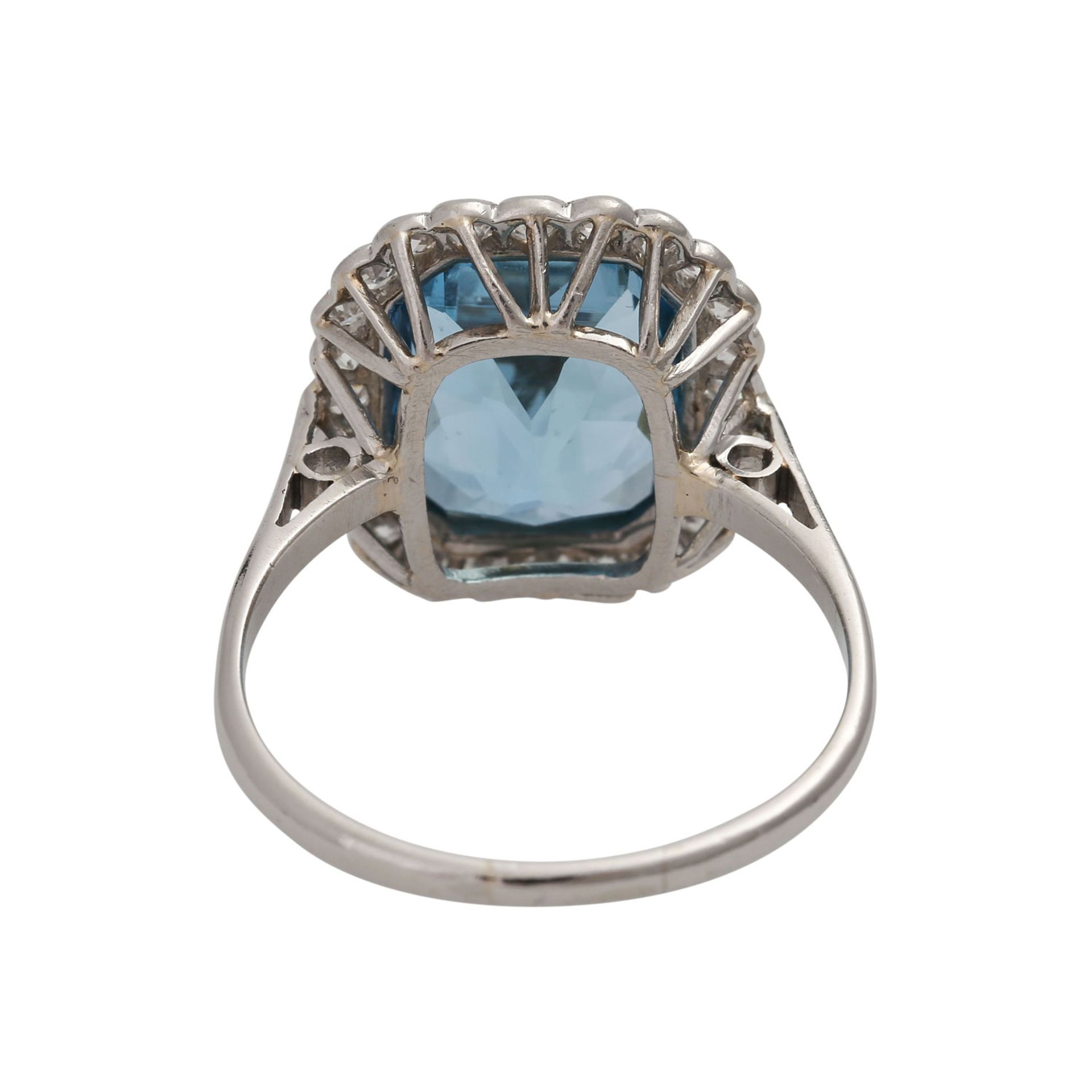 Ring mit feinem Aquamarin, ca. 5 ct, achteckig,entouriert von 24 Achtkantdiamanten, zus. ca. 0,6 ct, - Bild 4 aus 5