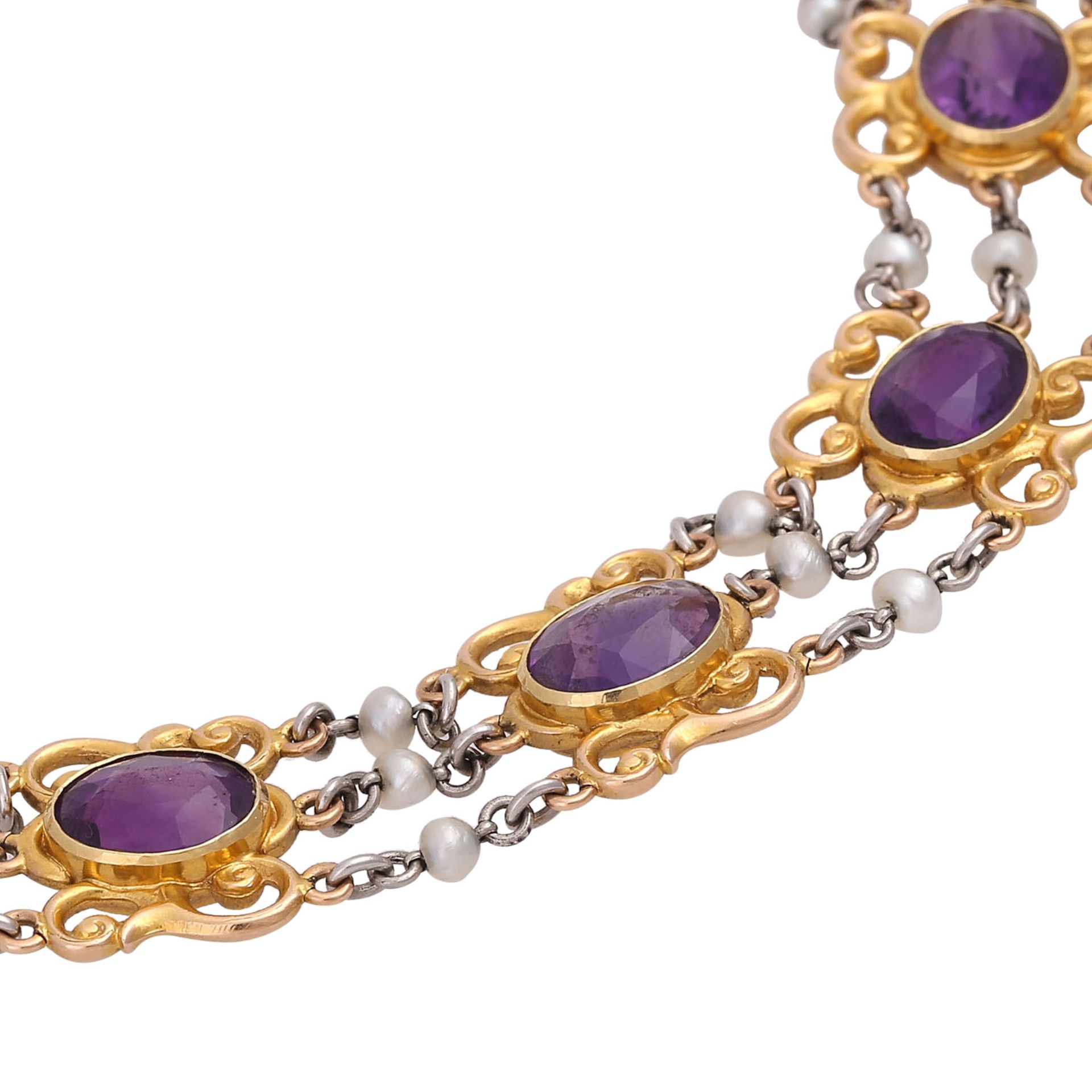 Armband mit 7 oval fac. Amethysten und 18 kl. Naturperlen,GG 15K und Platin, L: ca. 18,5 cm, um - Bild 4 aus 5