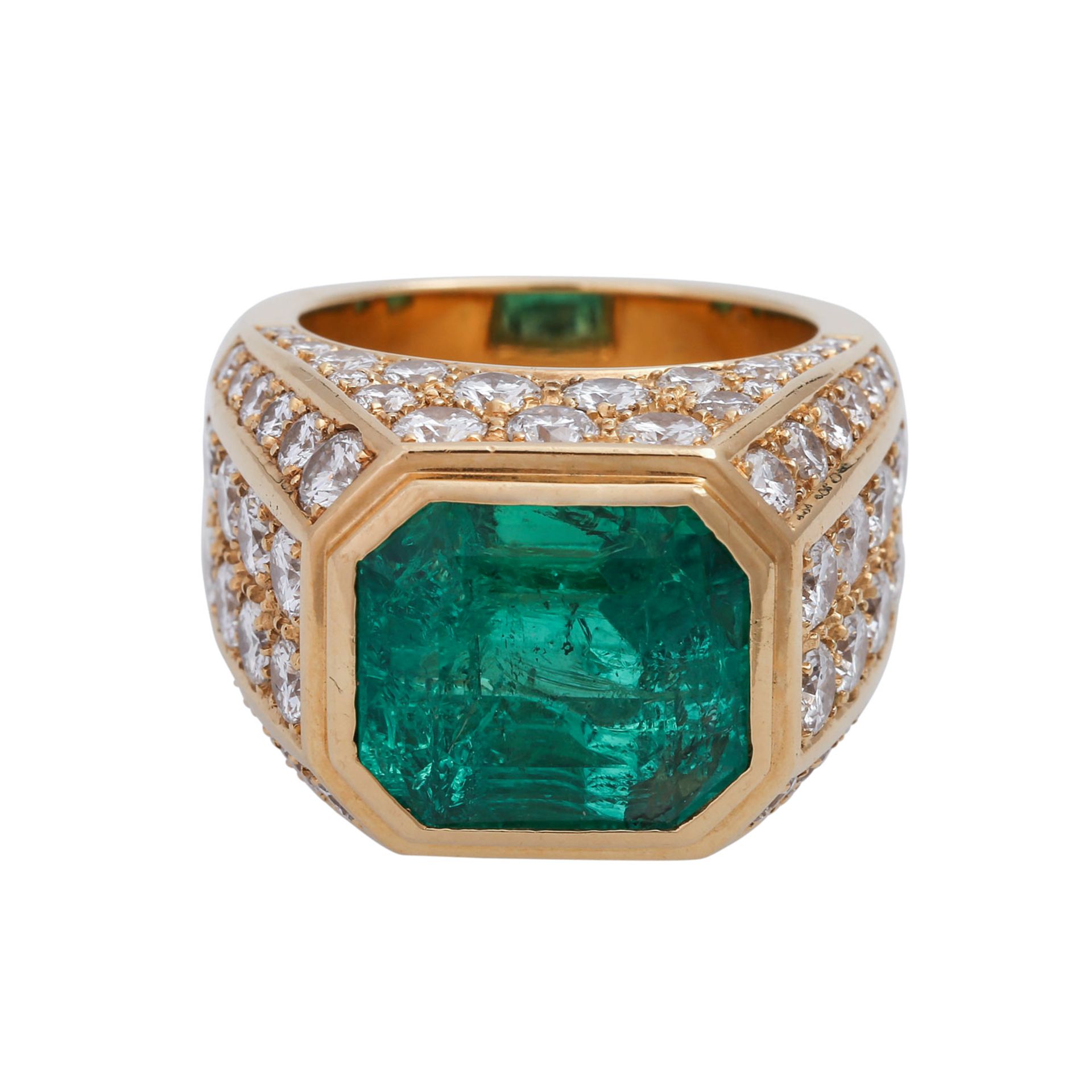 Ring mit Smaragd ca. 12 ct und Brillantenzus. ca. 5 ct WEIß-LGW (H-J)/VS-SI2, GG 18K. RW: ca. 56.