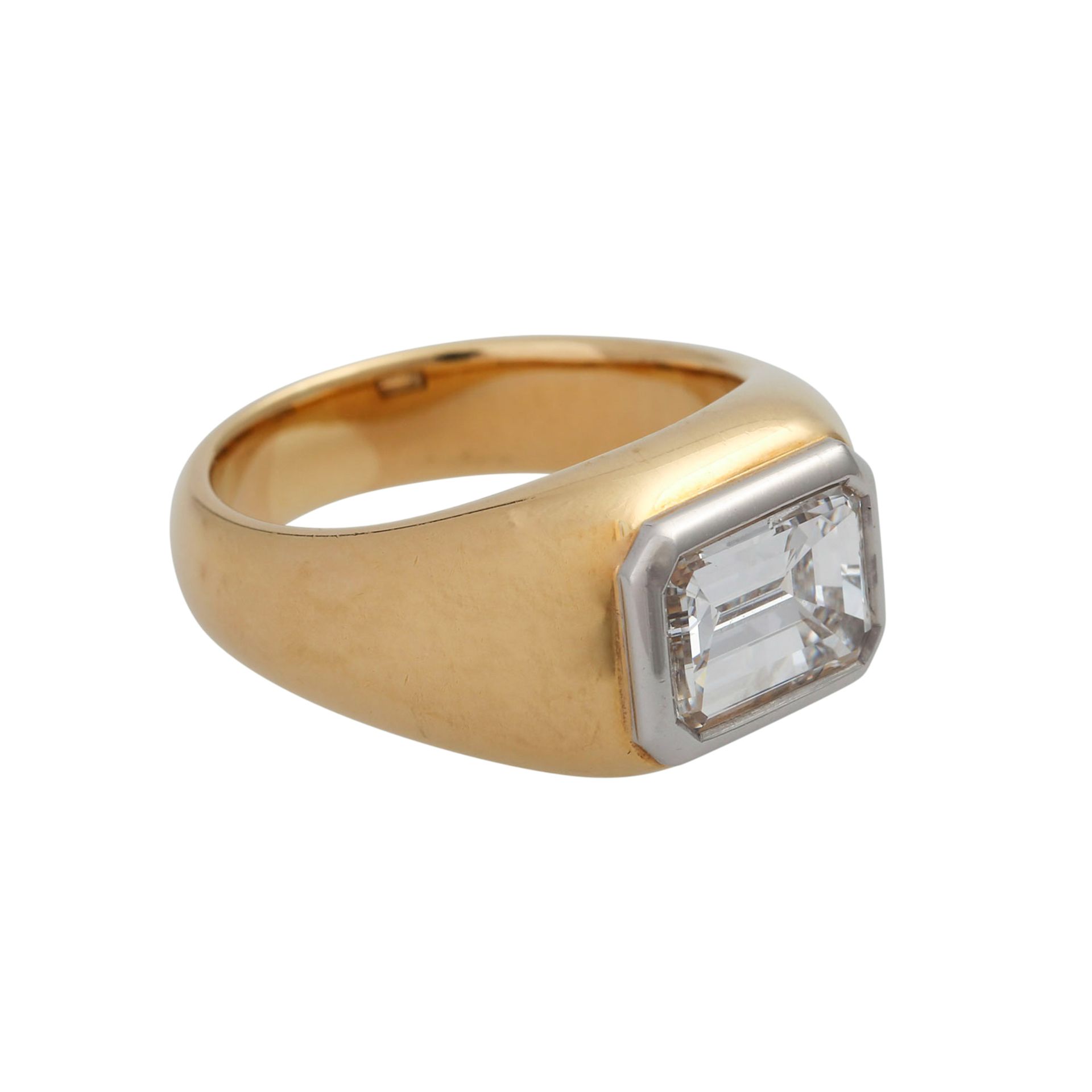 Ring mit Diamant im Smaragdschliff, ca. 2 ct, FW (G)/VVS,GG/WG 18K, RW 51, Ende 20. Jh., min. - Bild 2 aus 5
