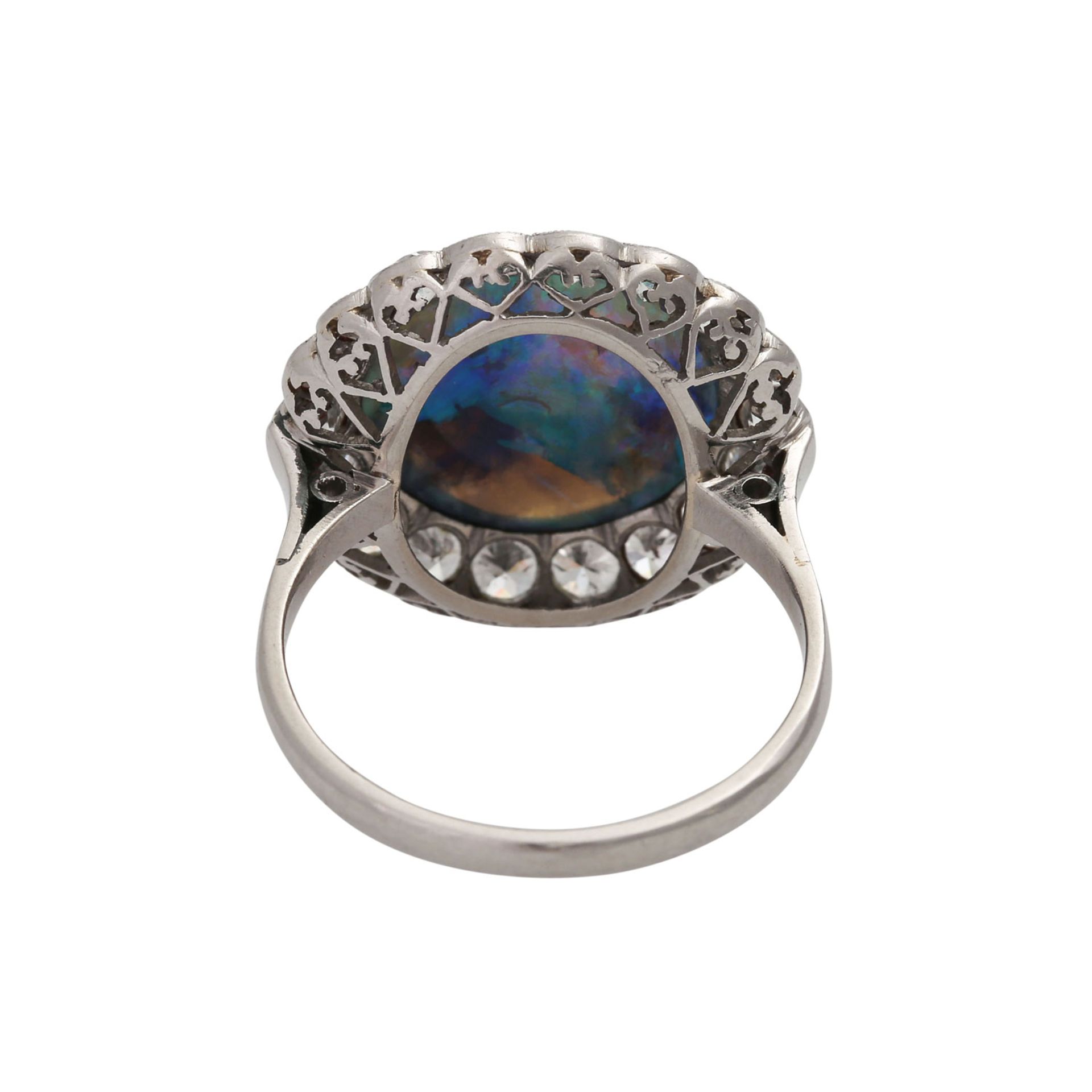 Ring mit schönem Opal, rund ca. 13 mm,entouriert von 18 Diamanten im Übergangsschliff, zus. ca. 0,72 - Bild 4 aus 4