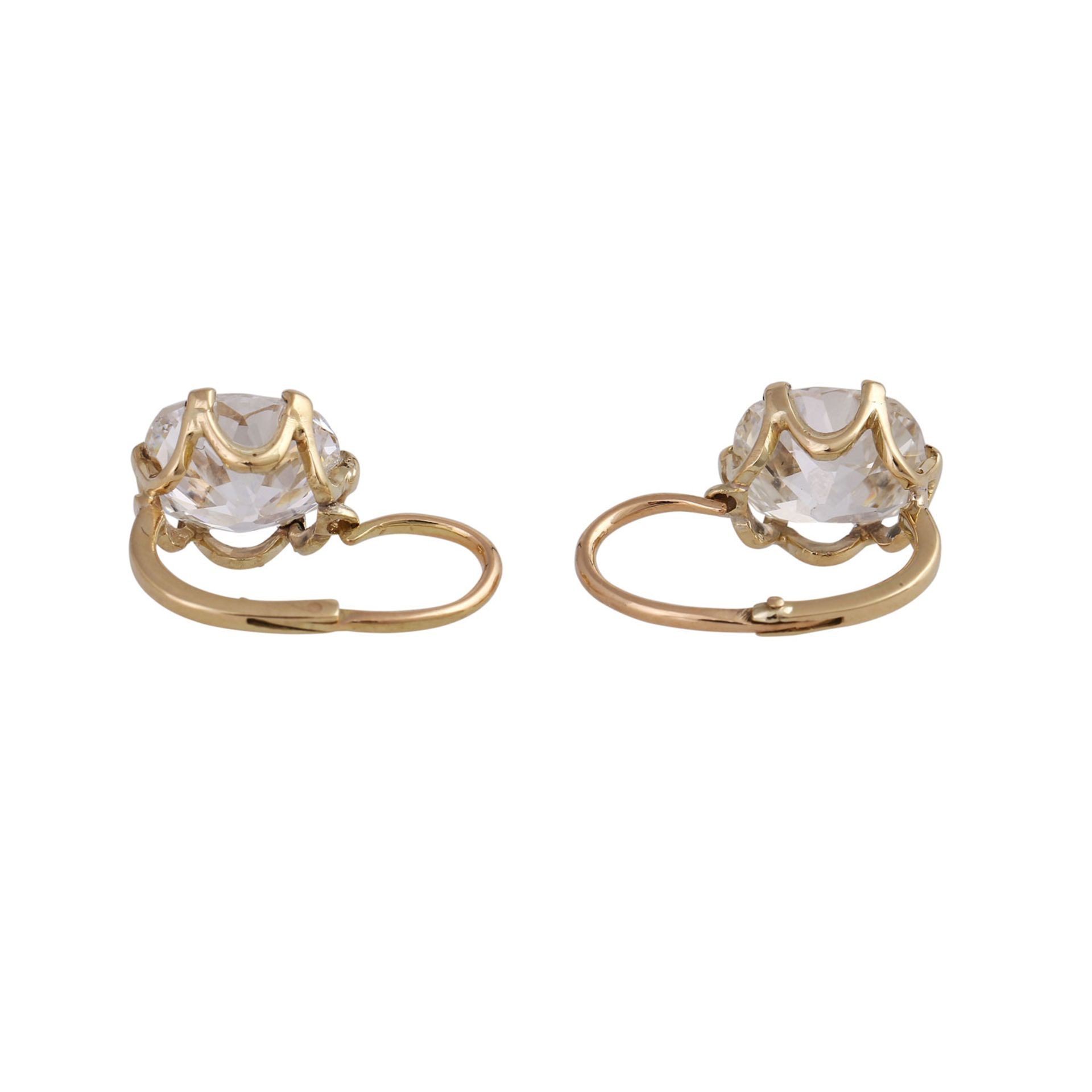 Paar Ohrringe mit Diamanten zus. ca. 6 ct,1x Altschliff-Kissen 2,94 ct, HFW (E)/VS2, Fluoreszenz: - Image 4 of 6