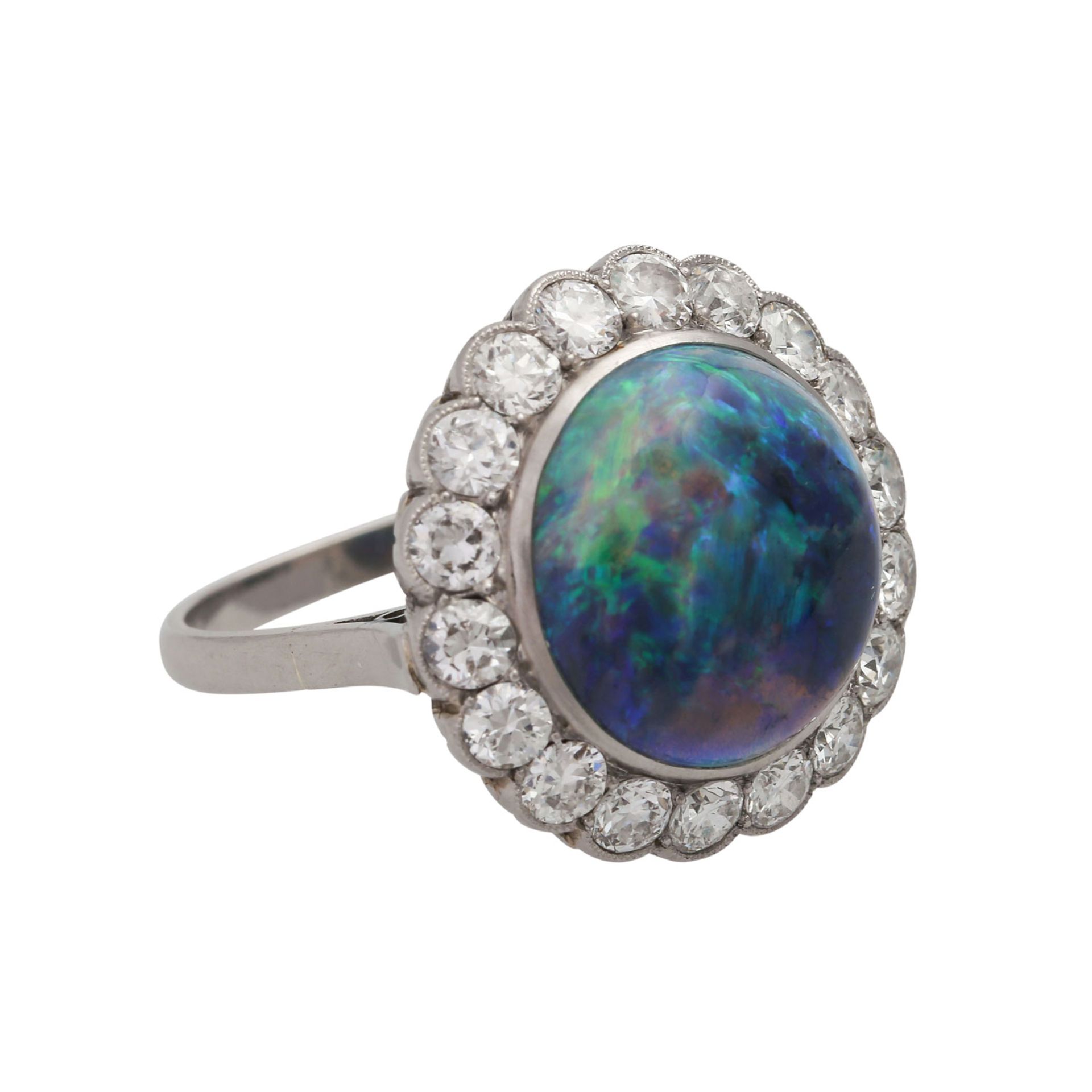 Ring mit schönem Opal, rund ca. 13 mm,entouriert von 18 Diamanten im Übergangsschliff, zus. ca. 0,72 - Bild 2 aus 4