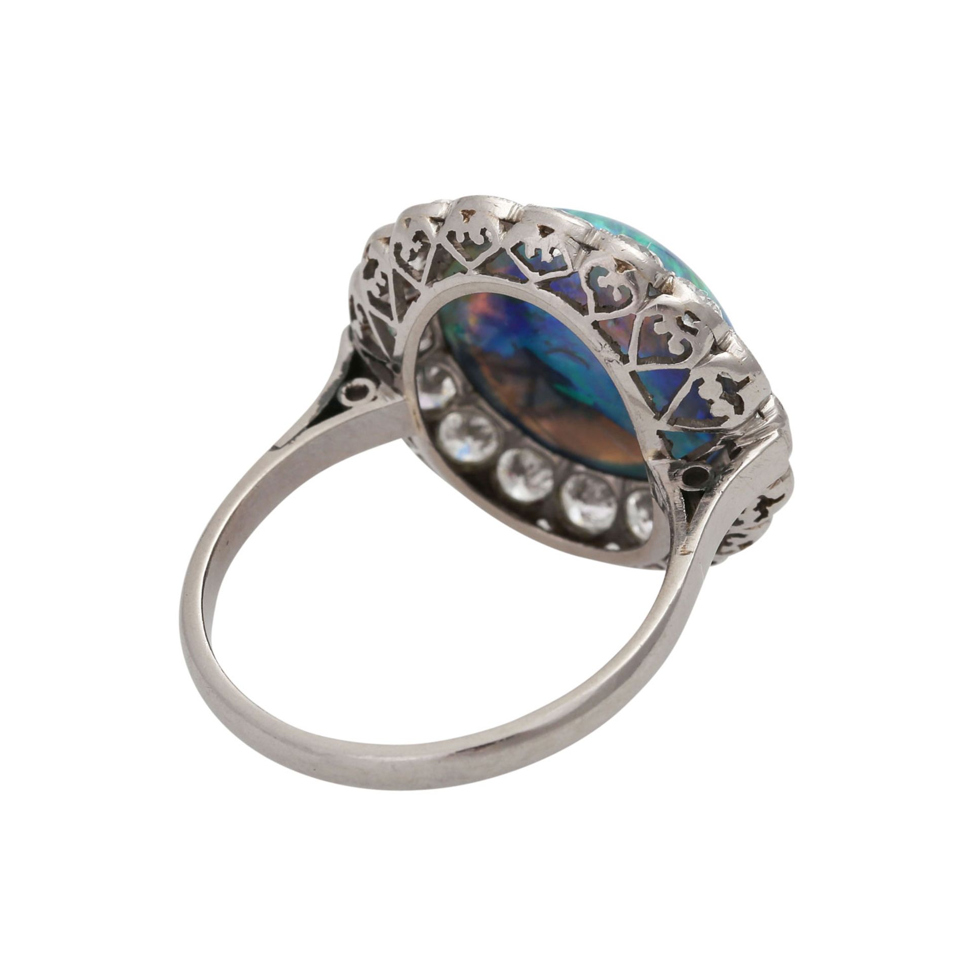 Ring mit schönem Opal, rund ca. 13 mm,entouriert von 18 Diamanten im Übergangsschliff, zus. ca. 0,72 - Bild 3 aus 4