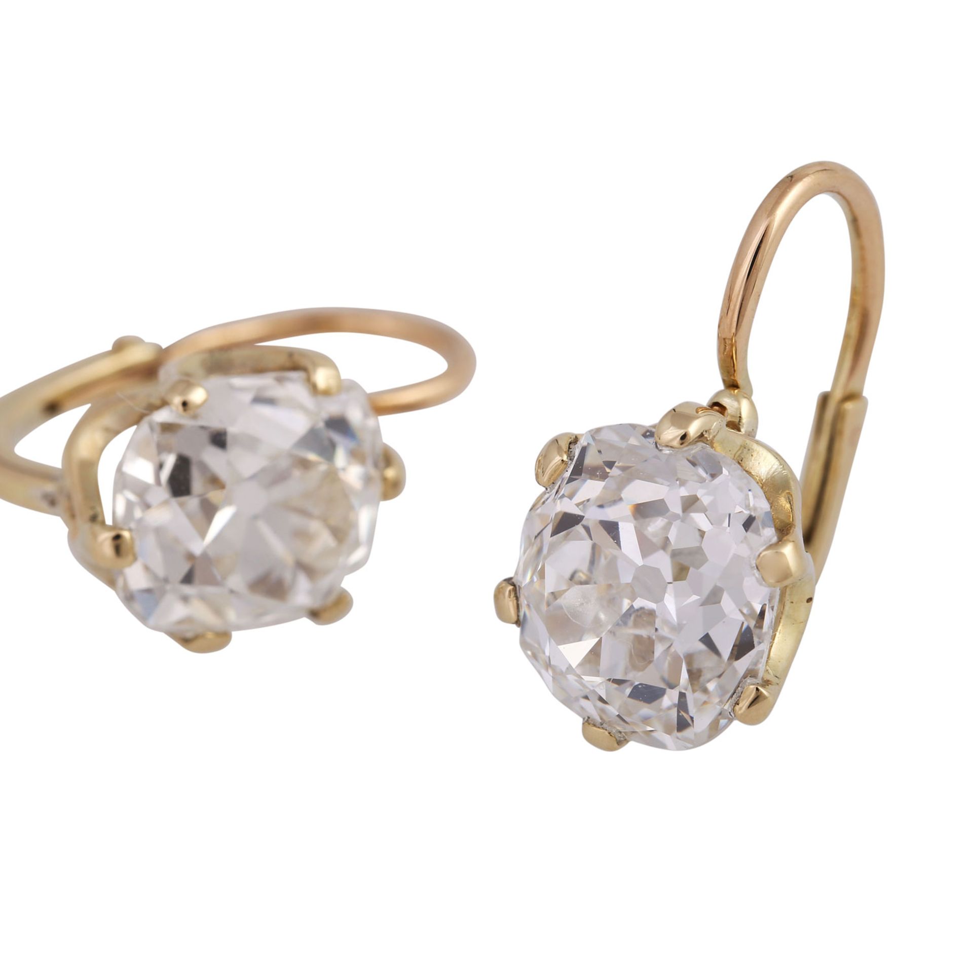 Paar Ohrringe mit Diamanten zus. ca. 6 ct,1x Altschliff-Kissen 2,94 ct, HFW (E)/VS2, Fluoreszenz: - Image 5 of 6