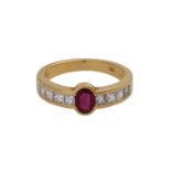 Rubinring mit Prinzessdiamantenzus. ca. 1,2 ct LGW (I-J)/VS, GG 18K. RW: ca. 65. 20./21. Jh. Leichte