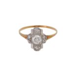 Ring mit 3 Altschliffdiamanten und 4 Diamantrosen, zus. ca. 0,4 ct,LGW (I-J)/SI, GG/WG 14K, RW 58,