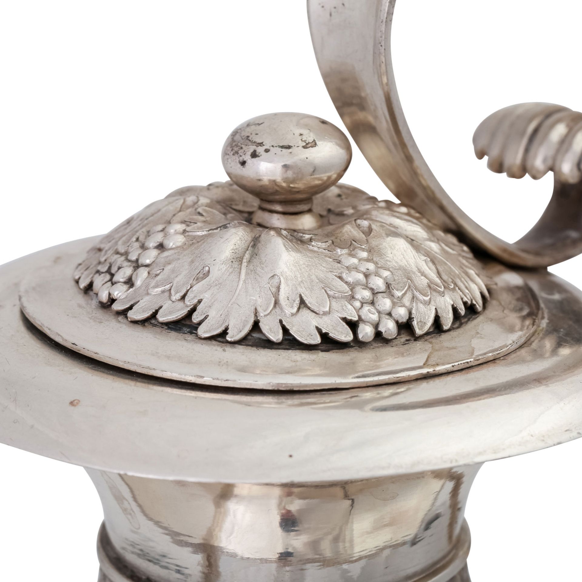 STUTTGART Kaffeekanne und Mokkakanne, Silber, um 1800.Ovoider Korpus auf rundem, profiliertem Stand, - Bild 4 aus 5