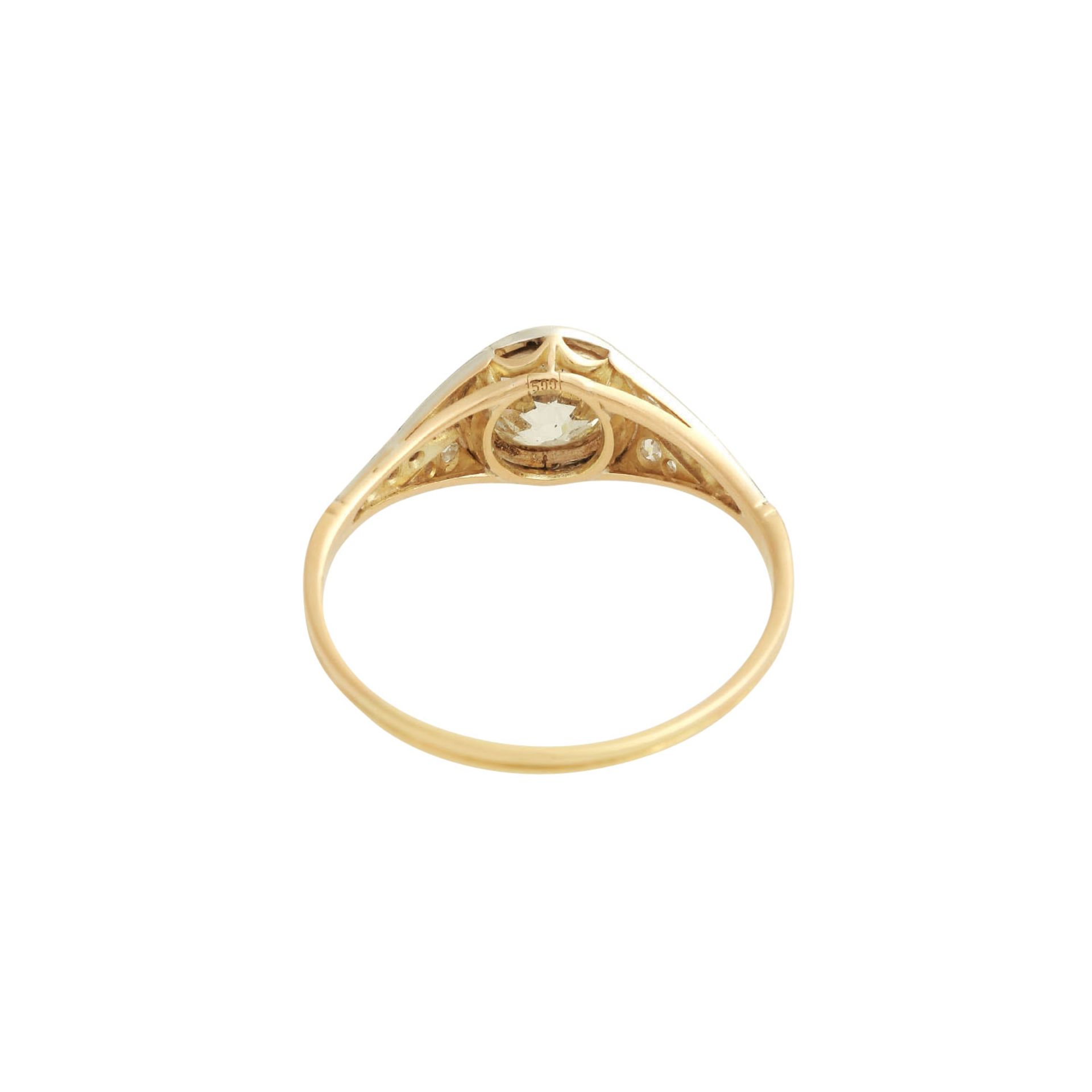Ring mit Altschliffdiamant ca. 0,75 ct,GET (M-N)/SI2, weitere kl. Diamantrosen (1 best.), GG 14K/ - Bild 4 aus 4