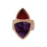 Ring mit facettiertem Amethyst- und Turmalinin GG 18K, RW: ca. 57, mit eingelöteter