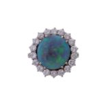 Ring mit Opal und Brillantenzus. ca. 0,9 ct, WEISS (H)/VVS-VS, Opal, D: ca. 13,7 mm, WG 14K, 2. H.