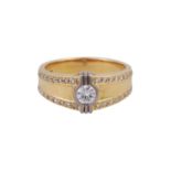 Ring mit Brillanten zus. ca. 0,55 ctdavon Mittelstein ca. 0,25 ct, FW-WEIß (G-H)/VVS-SI, GG/WG