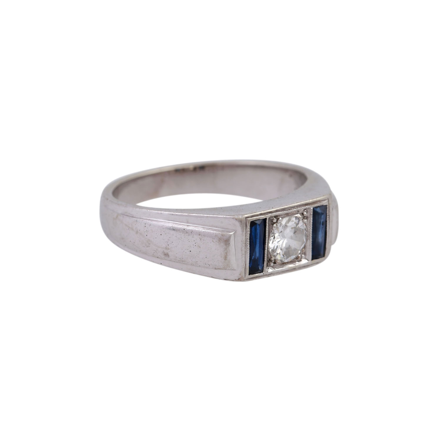 Ring mit Brillant, ca. 0,3 ct,WEISS (H)/VVS, flankiert von 2 synth. Saphirrechtecken, WG 14K, RW 52, - Image 2 of 4