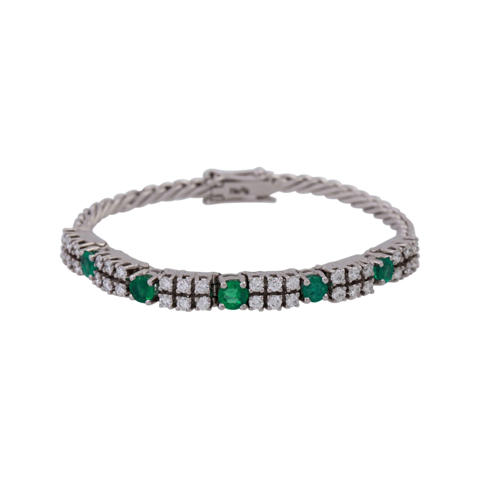 Armband mit 36 Brillanten, zus. ca. 1,25 ct,FW-WEISS (G-H)/VS-SI, dazw. 5 rund fac. Smaragde (