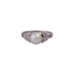 Ring mit zentraler Zuchtperle und Achtkantdiamanten, zus. ca. 0,18 ct,gute Farbe u. Reinheit, WG