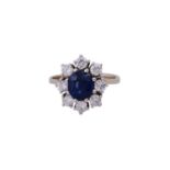 Ring mit ovalem Saphir u. 8 Brillanten, zus. ca. 0,7 ct,WEISS-LGW (H-I)/VS, WG 14K, RW: ca. 50, 2.