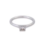 HENRICH & DENZEL Solitärring mit Diamantim Prinzess-Schliff, ca. 0,31 ct, FW (F)/VVS, KP: 2.976 € (