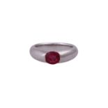 Ring mit Rubinca. 1 ct, Platin, RW: 52, 20./21. Jh., Tragespuren.Ring with ruby ca. 1 ct,