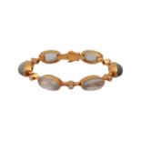 Armband mit 6 ovalen Mondsteinenca. 17x8,5 mm und 6 Brillanten, zus. ca. 0,54 ct, FW (G)/VS, GG 18K,