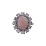 Ring mit ovalem Opal und 12 Brillanten, zus. ca. 1 ct,WEISS (H)/VVS, WG 14K, RW 50, 2. H. 20. Jh.,