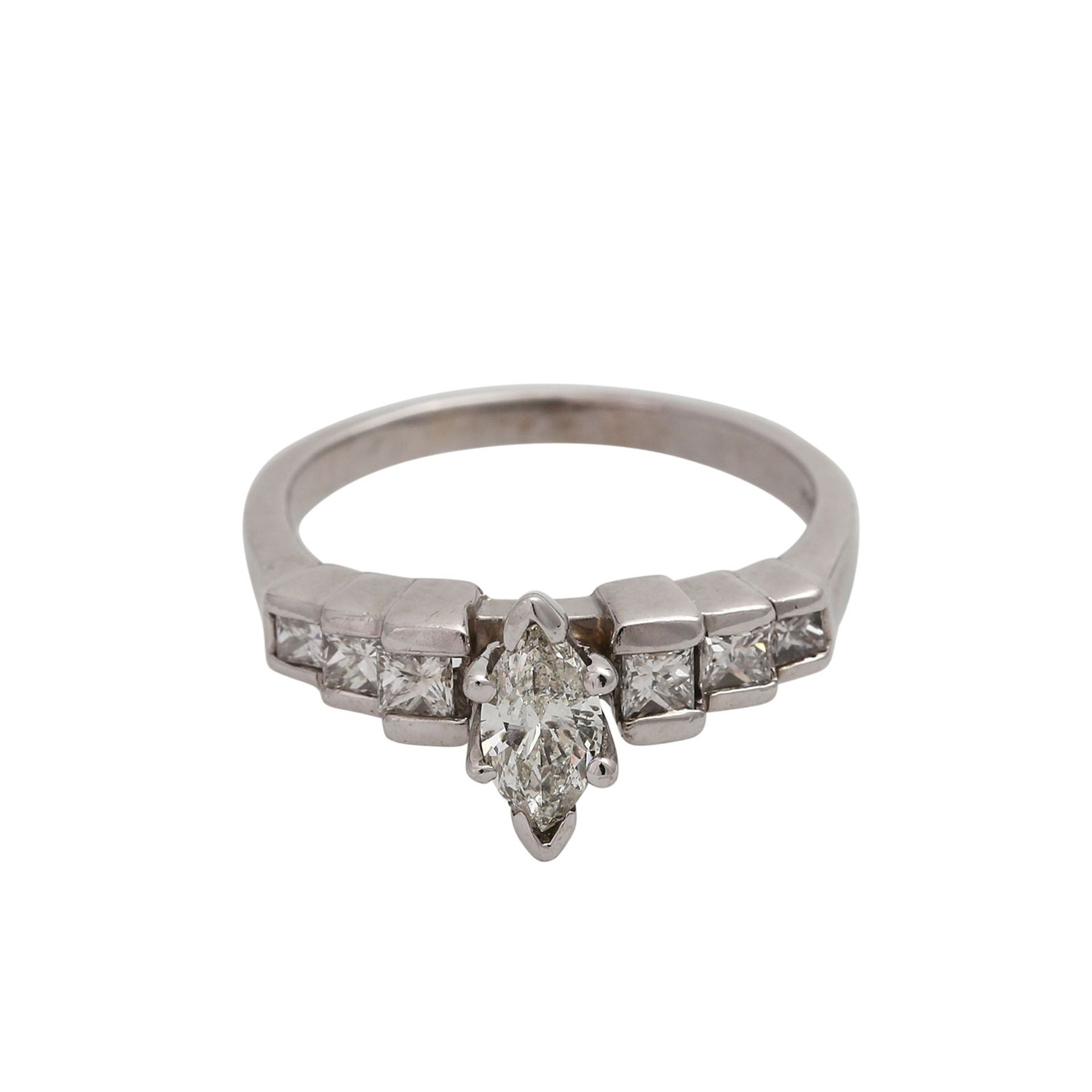 Ring mit zentralem Diamant im Marquiseschliff, ca. 0,4 ct,GET (M)/P2 flankiert von 6 Diamanten im