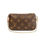 LOUIS VUITTON Pochette "POCHETTE ACC MINI", Koll. 2007.NP. 210,-€. Monogram Canvas Serie,