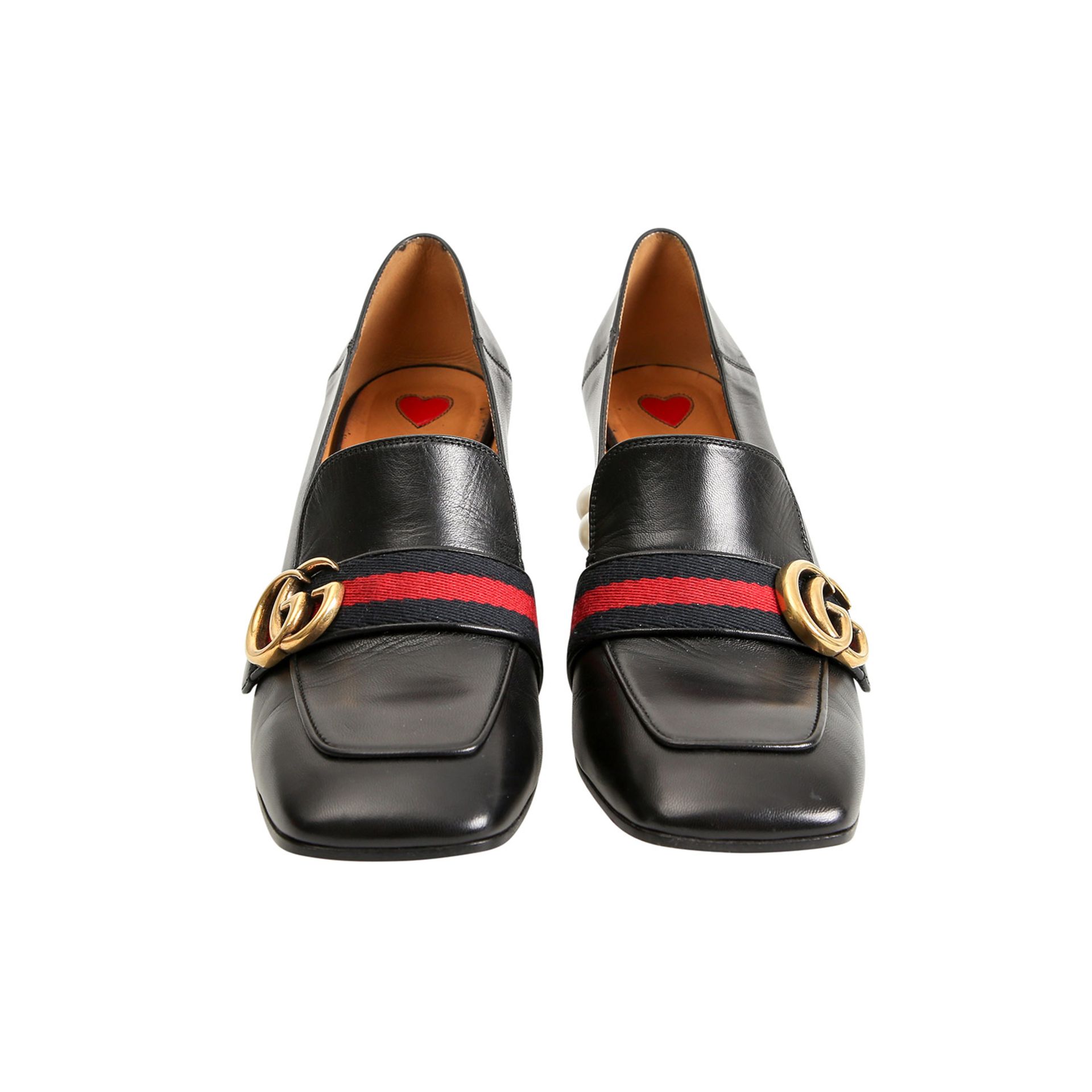 GUCCI Pumps, Gr. 39.NP.: 690,-€. Glattleder in Schwarz, Lasche mit Streifenmuster und GG-