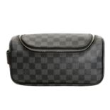 LOUIS VUITTON Kosmetiktasche "TOILETRY POUCH".Koll.: 2012, letzter LP.: ca. 450,-€. Damier