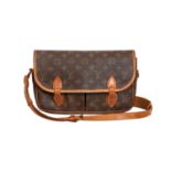 LOUIS VUITTON VINTAGE Umhängetasche "SAC GIBECIERE".Monogram Canvas Serie,eine Außentasche, zwei